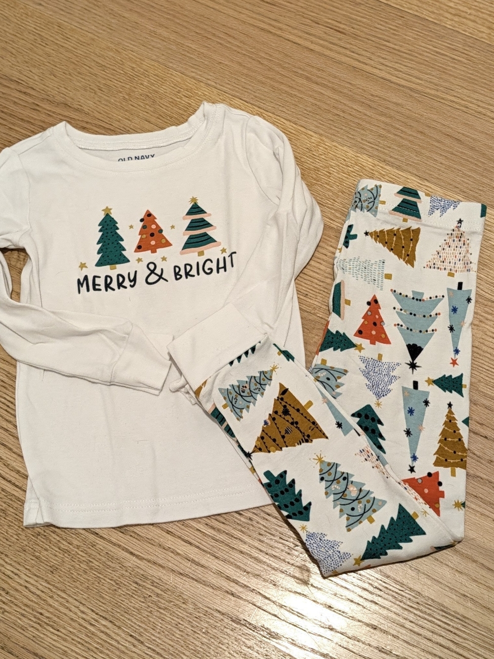 Old Navy White Kids Pajama Set with Multicolor Tree Print